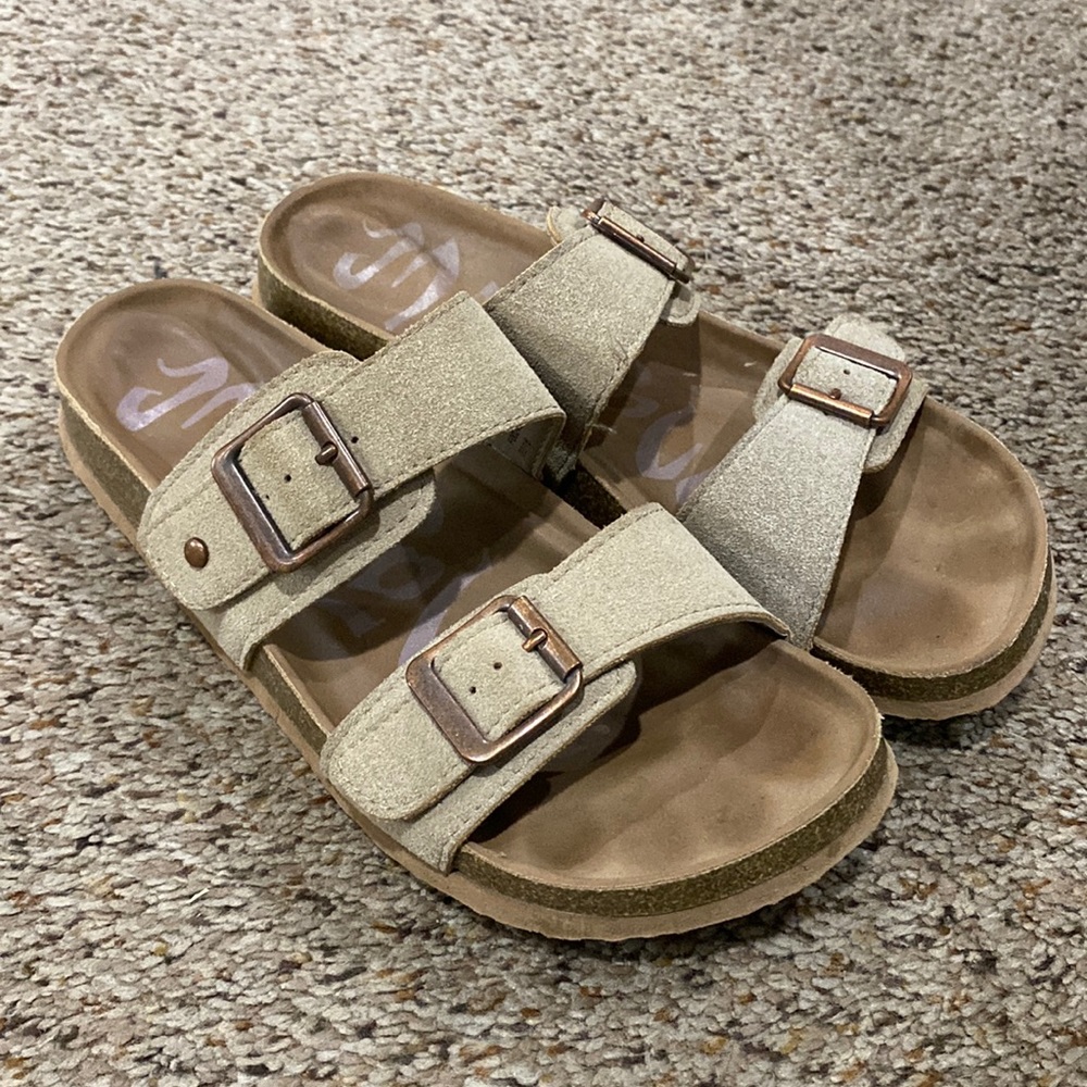 Mad Love Keava Sandals. Size 6.